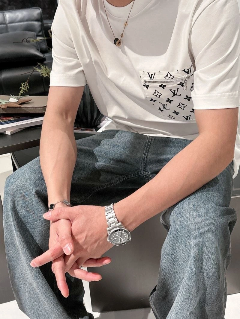 Versatile Louis Vuitton T-Shirts 132487