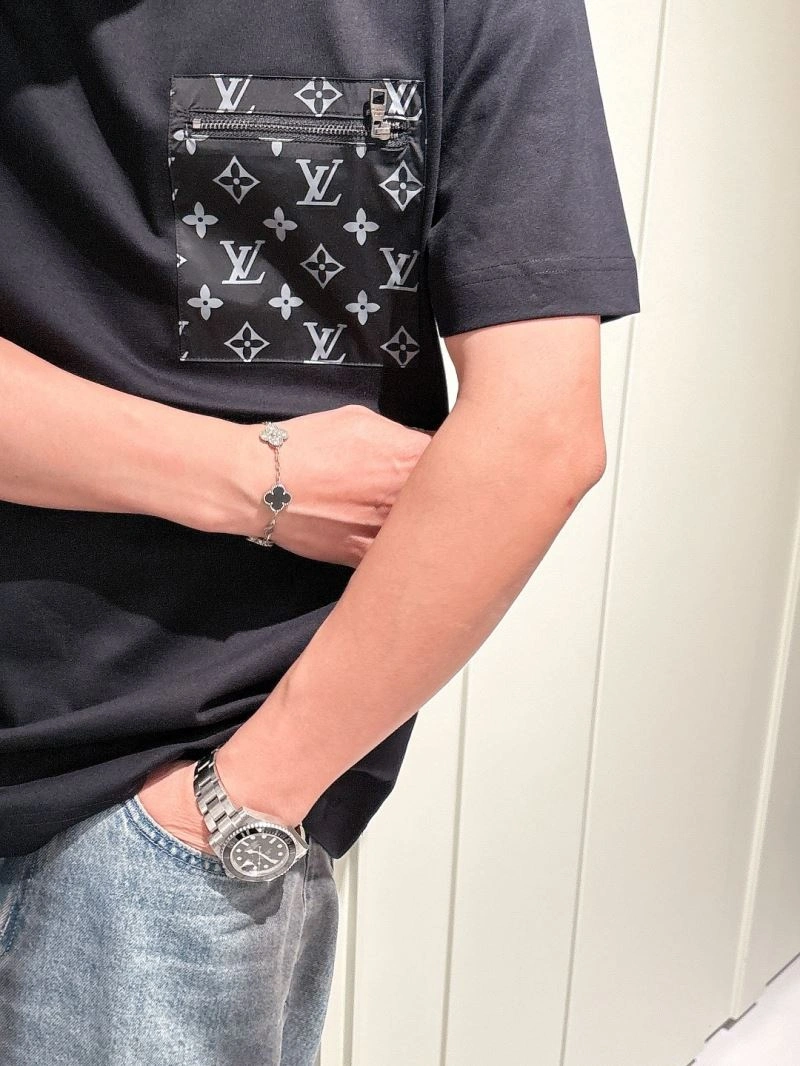 Louis Vuitton T-Shirts Trendy 132481