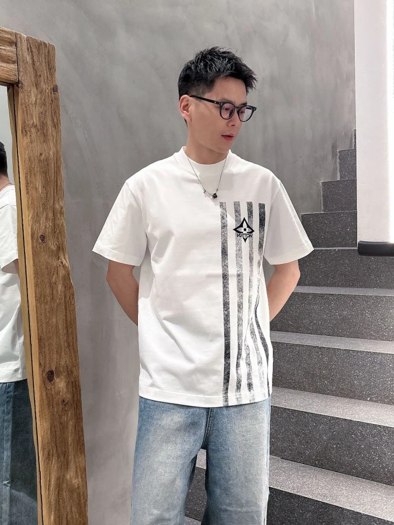 Bright Louis Vuitton T-Shirts 132477