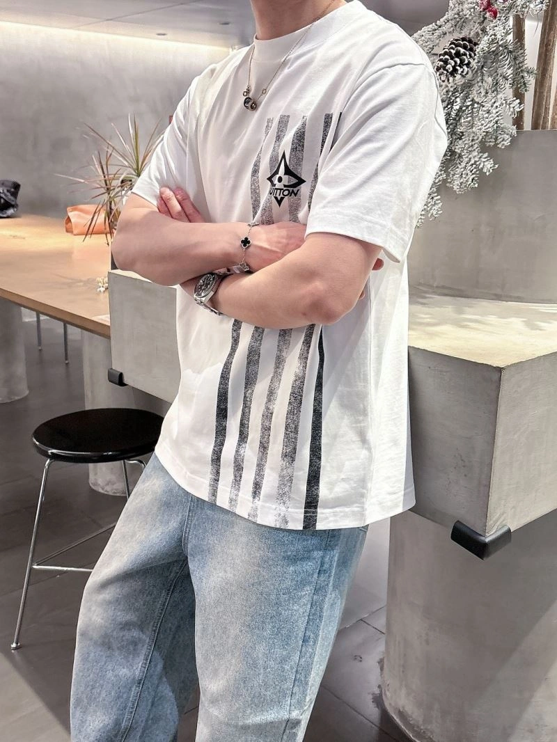 Bright Louis Vuitton T-Shirts 132477