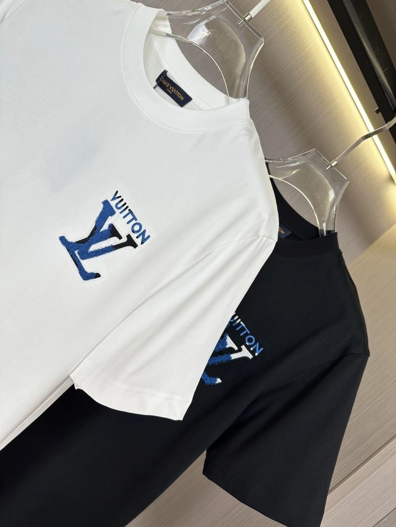 Louis Vuitton T-Shirts Breathable 132476