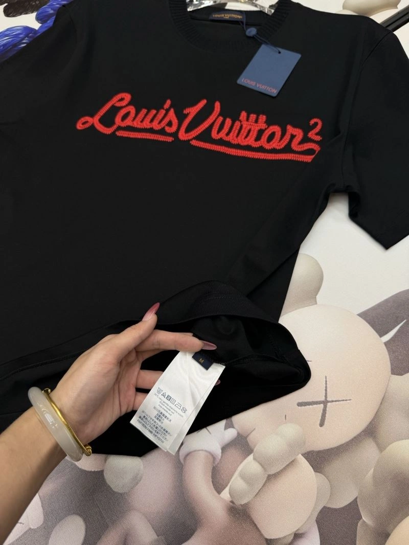 Trendsetting Louis Vuitton T-Shirts 132466