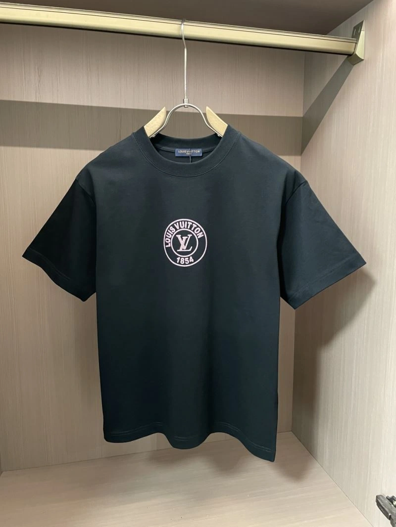 Vibrant Louis Vuitton T-Shirts 132472