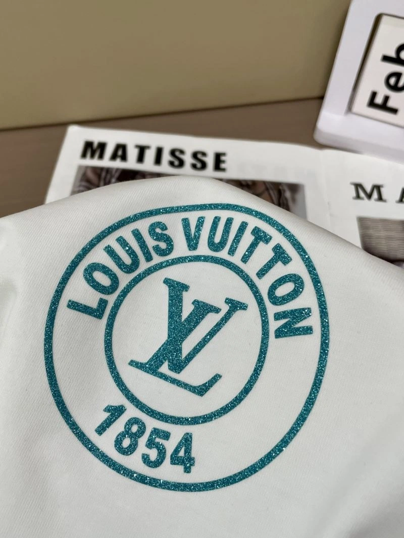 Vibrant Louis Vuitton T-Shirts 132472