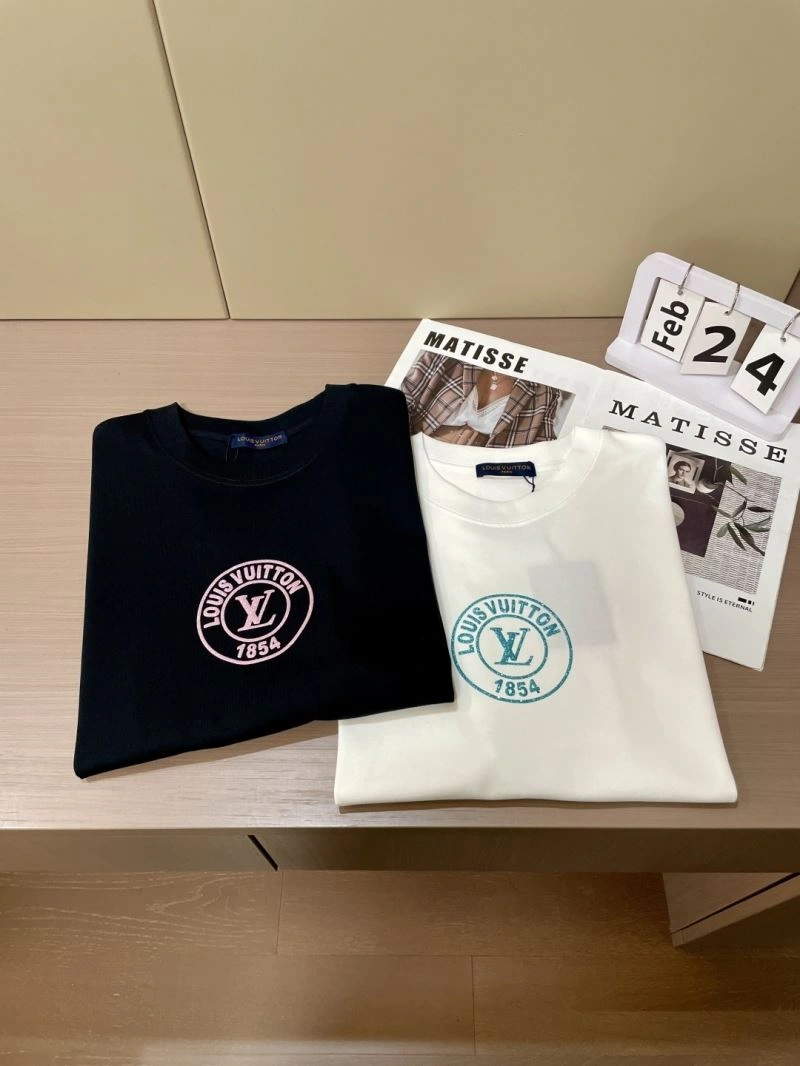 Vibrant Louis Vuitton T-Shirts 132472