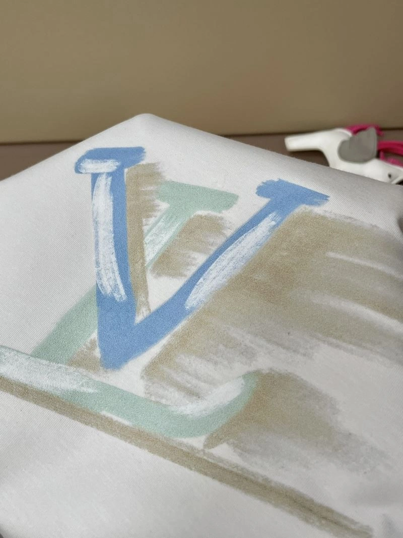 WellDesigned Louis Vuitton T-Shirts 132450