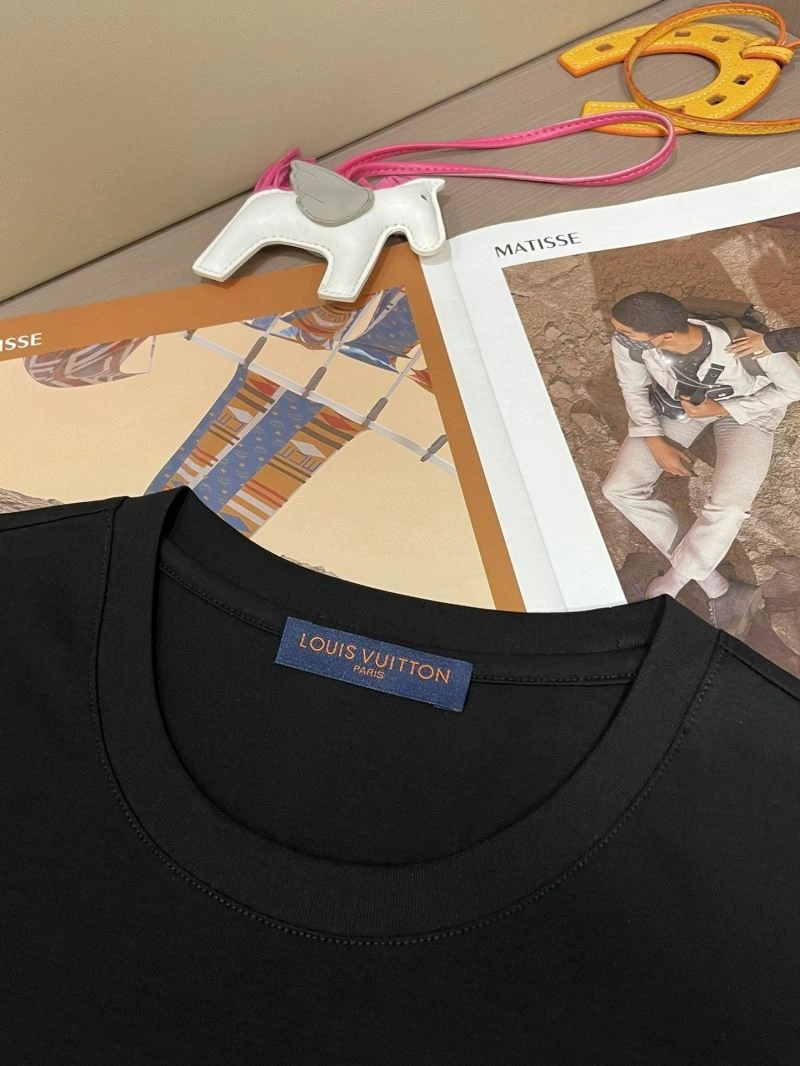 WellDesigned Louis Vuitton T-Shirts 132450