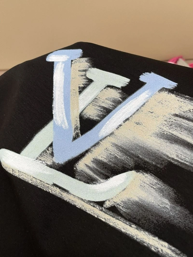 WellDesigned Louis Vuitton T-Shirts 132450
