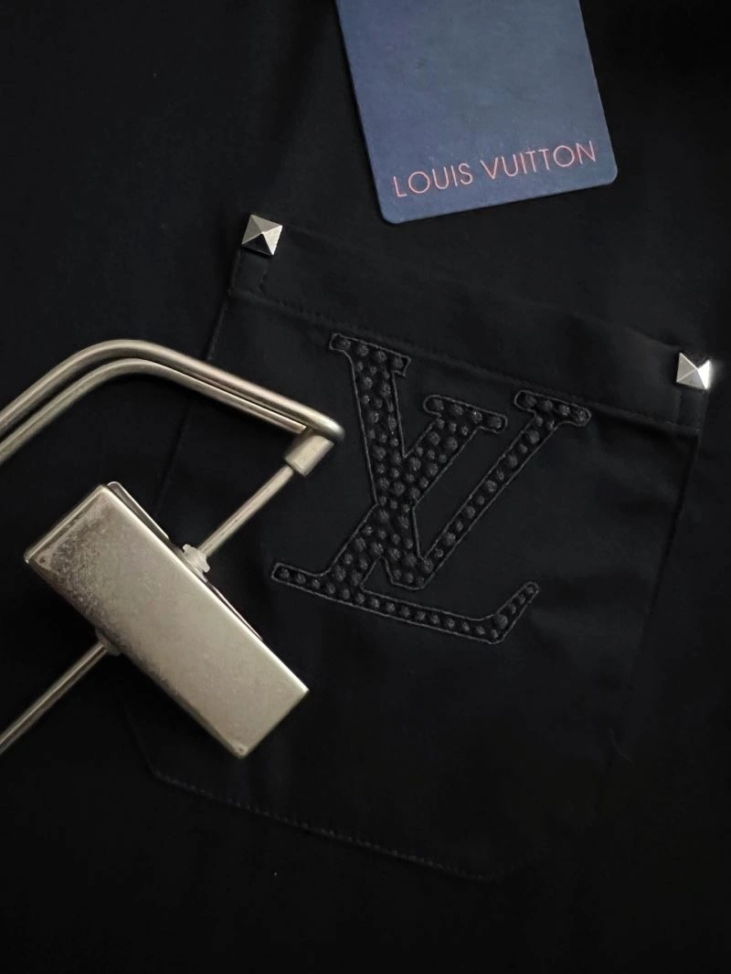 Seasonal Louis Vuitton T-Shirts 132468