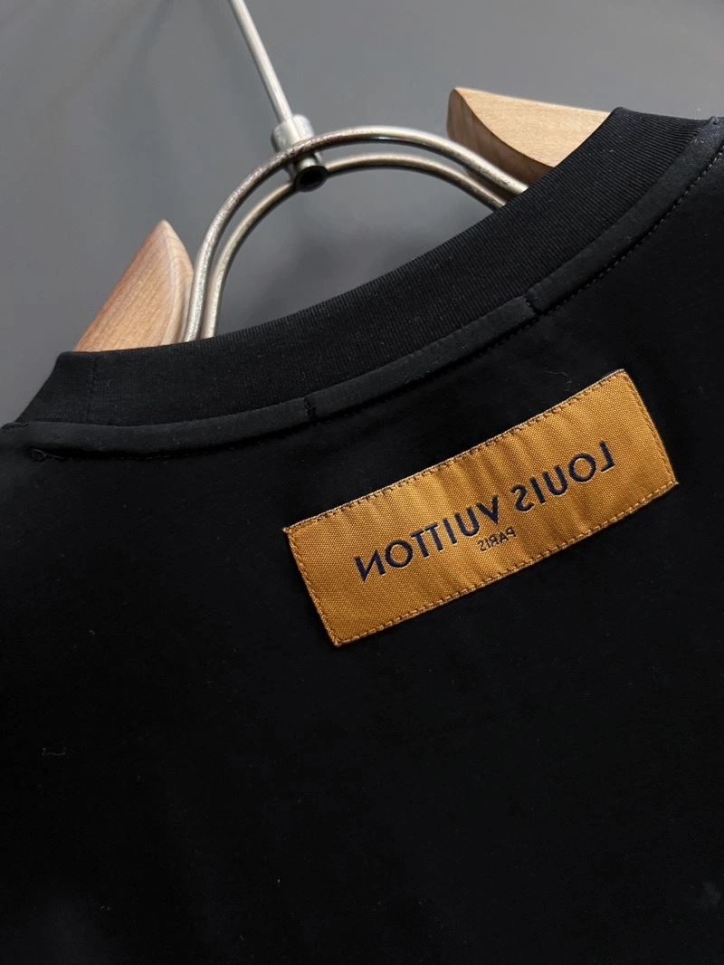 Seasonal Louis Vuitton T-Shirts 132468