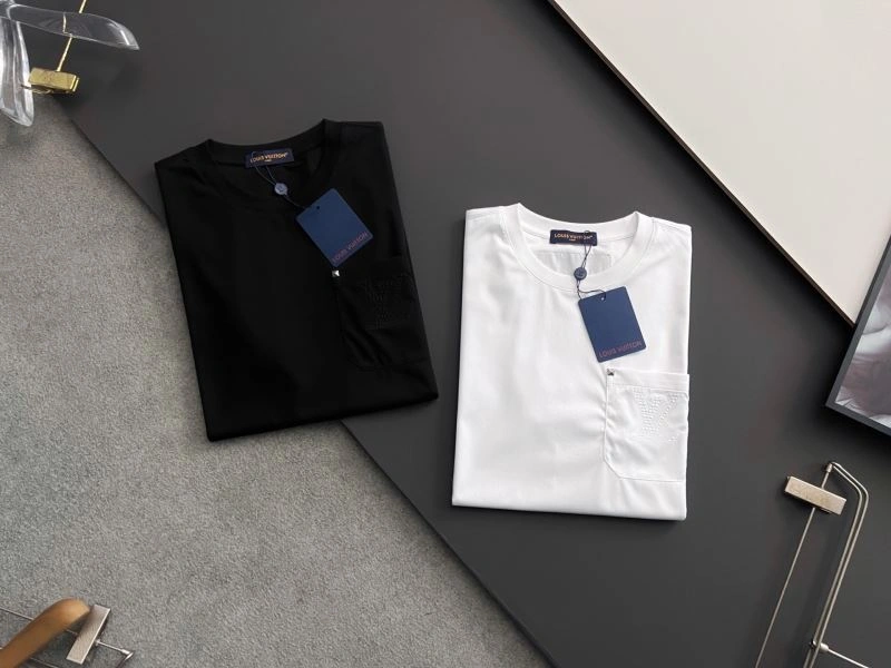 Seasonal Louis Vuitton T-Shirts 132468