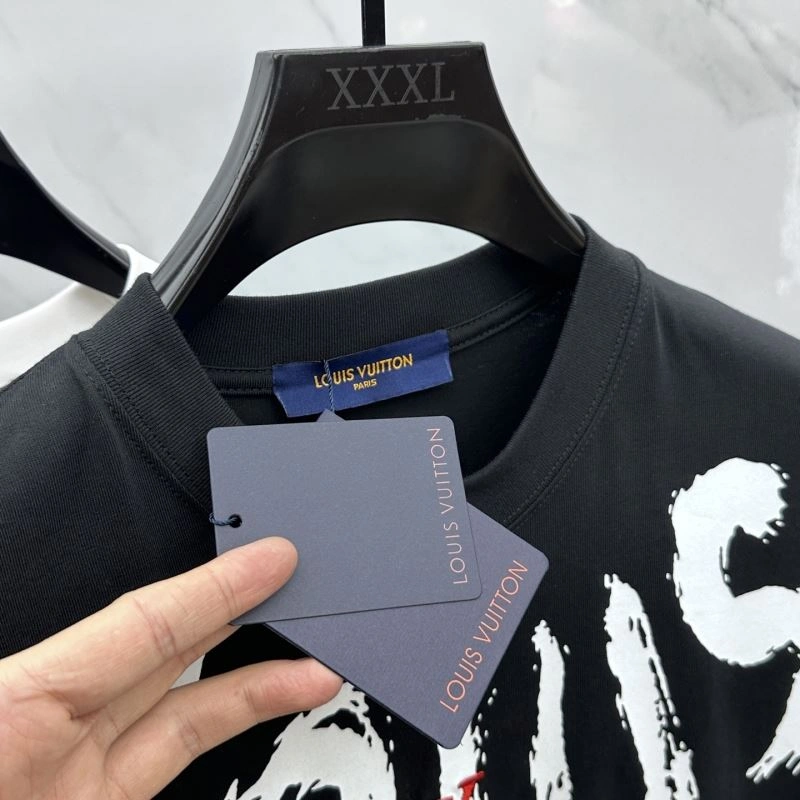 Louis Vuitton T-Shirts Sophisticated 132418