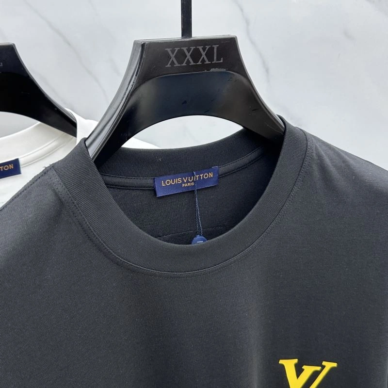 Louis Vuitton T-Shirts Versatile 132431