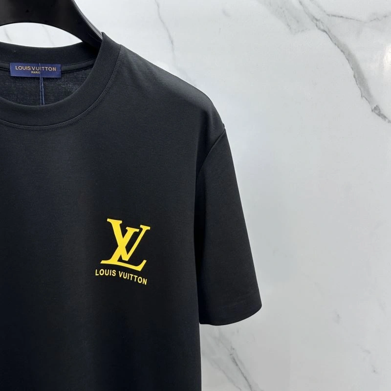 Louis Vuitton T-Shirts Versatile 132431