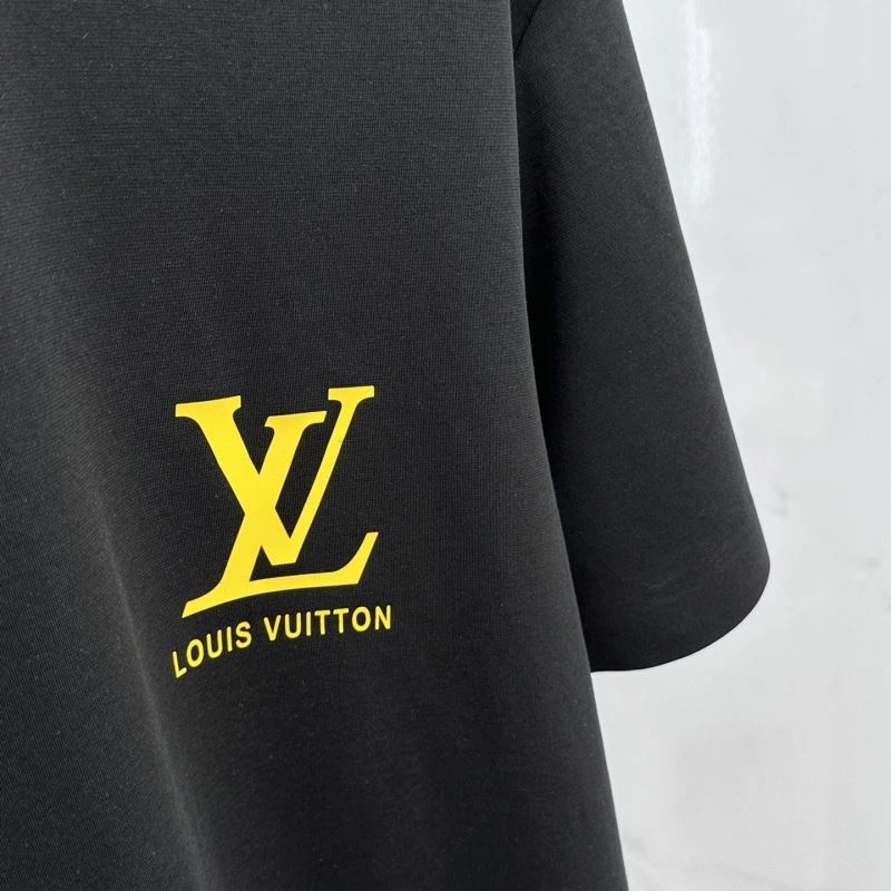 Louis Vuitton T-Shirts Versatile 132431