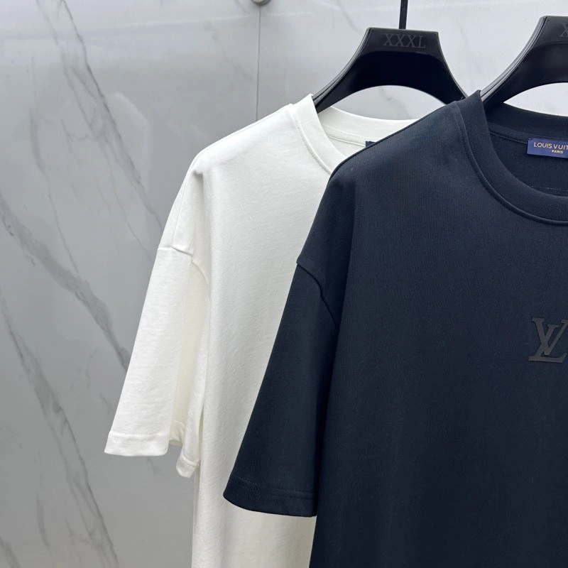 Unisex Louis Vuitton T-Shirts 132430