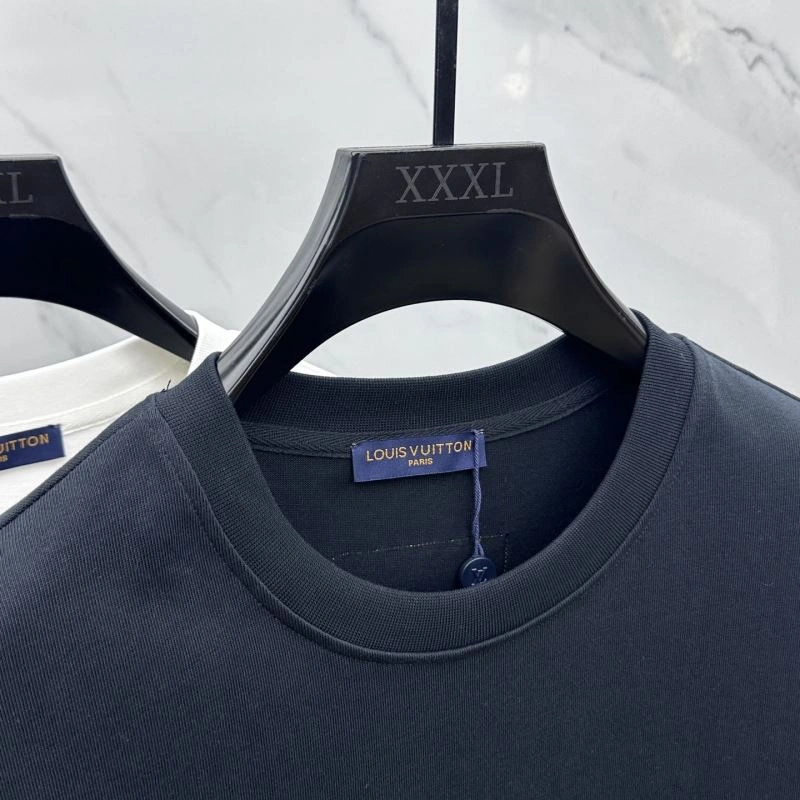 Unisex Louis Vuitton T-Shirts 132430