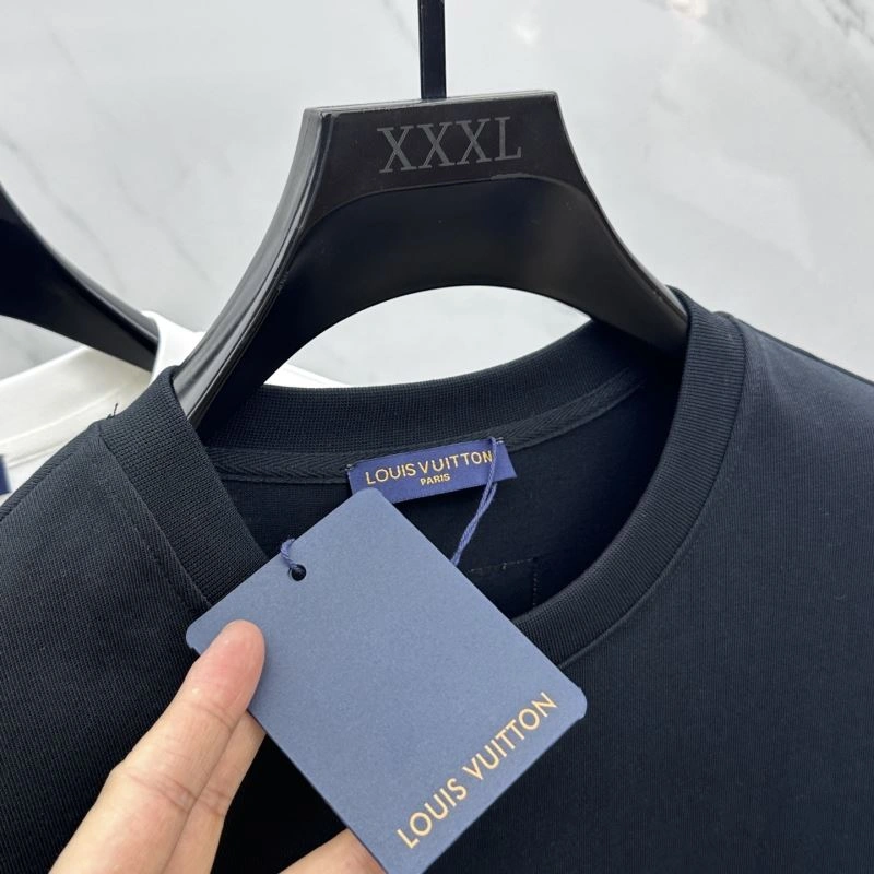 Unisex Louis Vuitton T-Shirts 132430