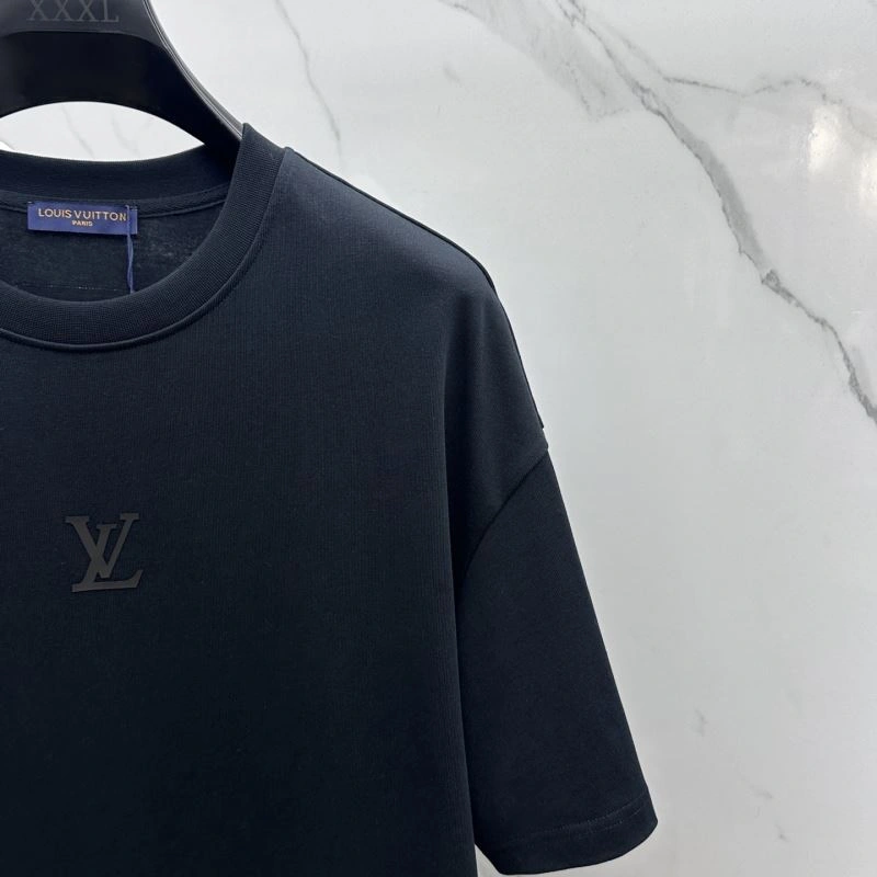 Unisex Louis Vuitton T-Shirts 132430