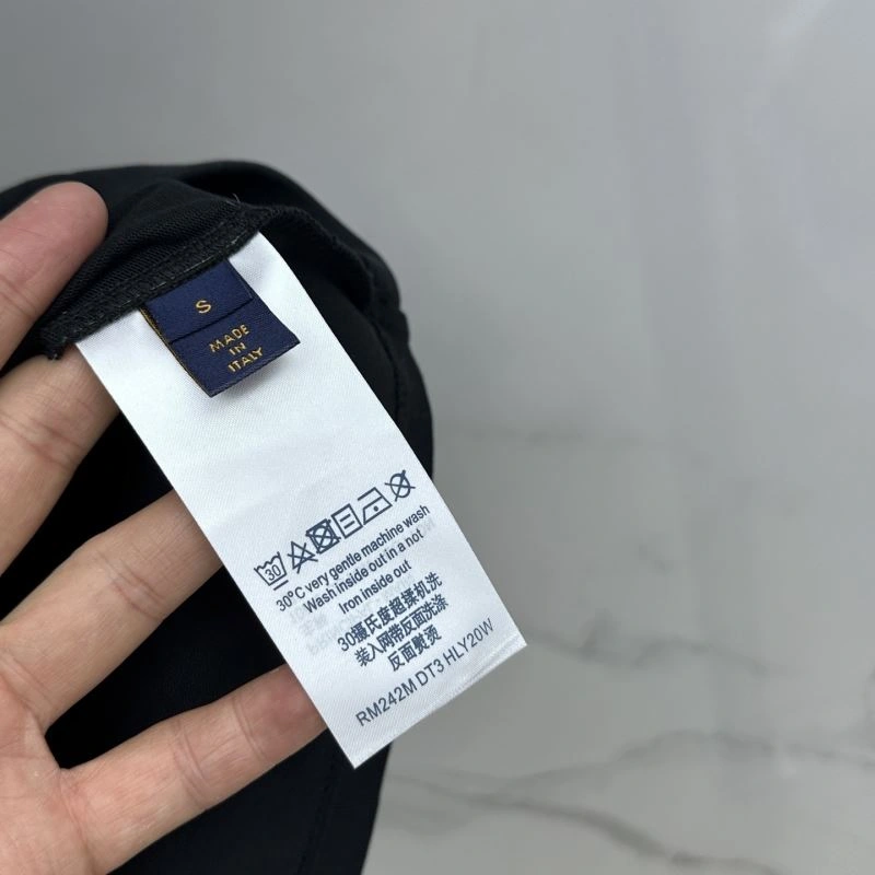 Louis Vuitton T-Shirts Modern 132425