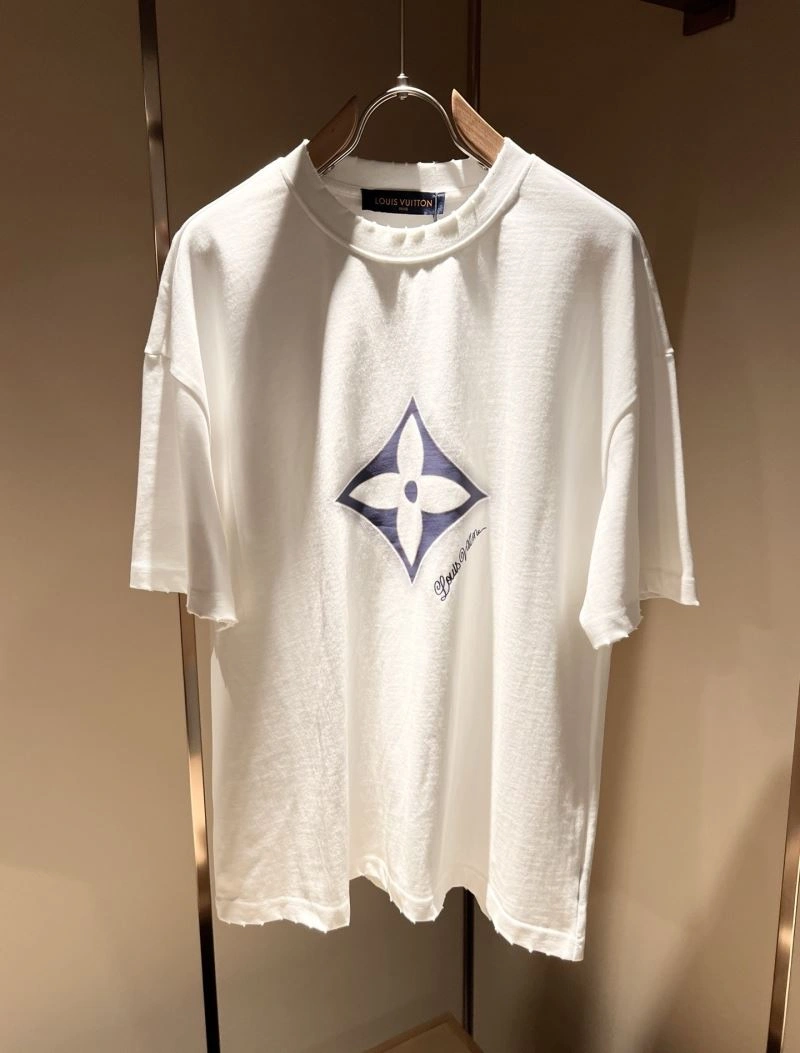 Louis Vuitton T-Shirts Snug 132432