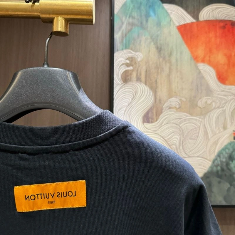 Louis Vuitton T-Shirts TimelessDesign 132433