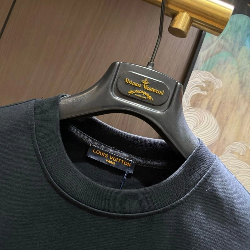 Louis Vuitton T-Shirts TimelessDesign 132433