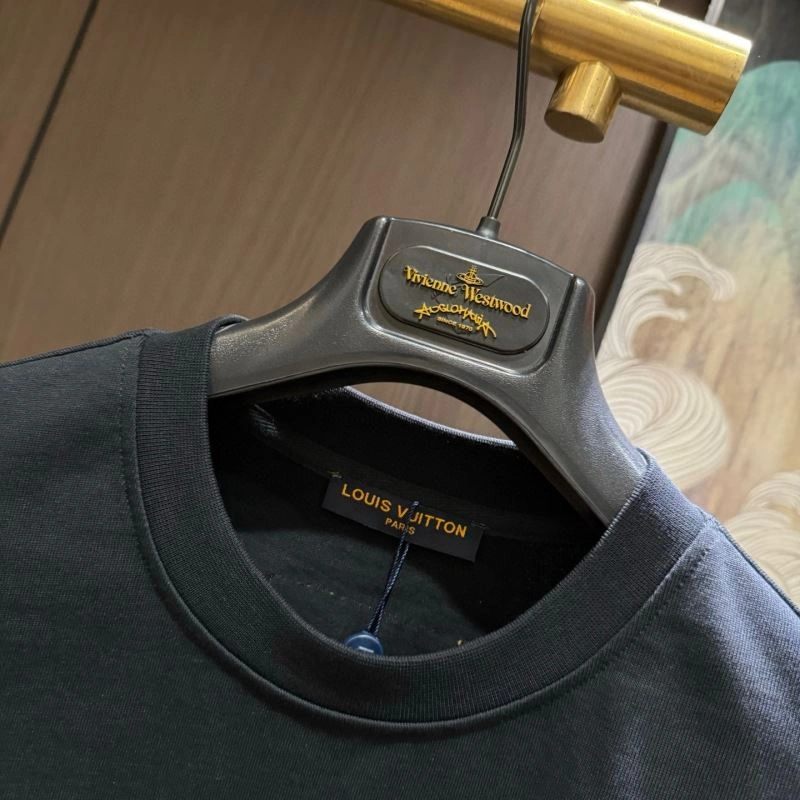 TechFriendly Louis Vuitton T-Shirts 132410
