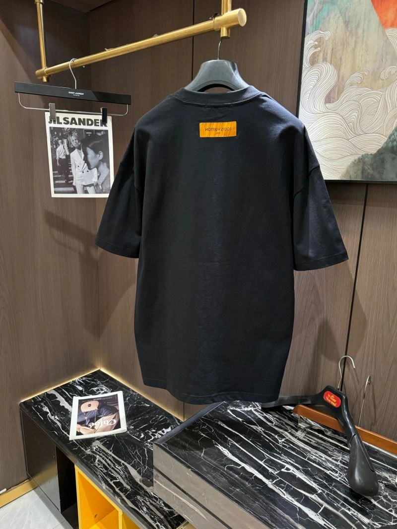 Louis Vuitton T-Shirts UrbanChic 132404