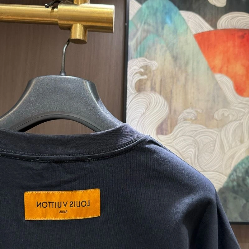 Louis Vuitton T-Shirts UrbanChic 132404