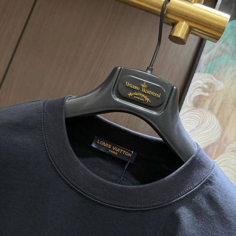 Louis Vuitton T-Shirts UrbanChic 132404