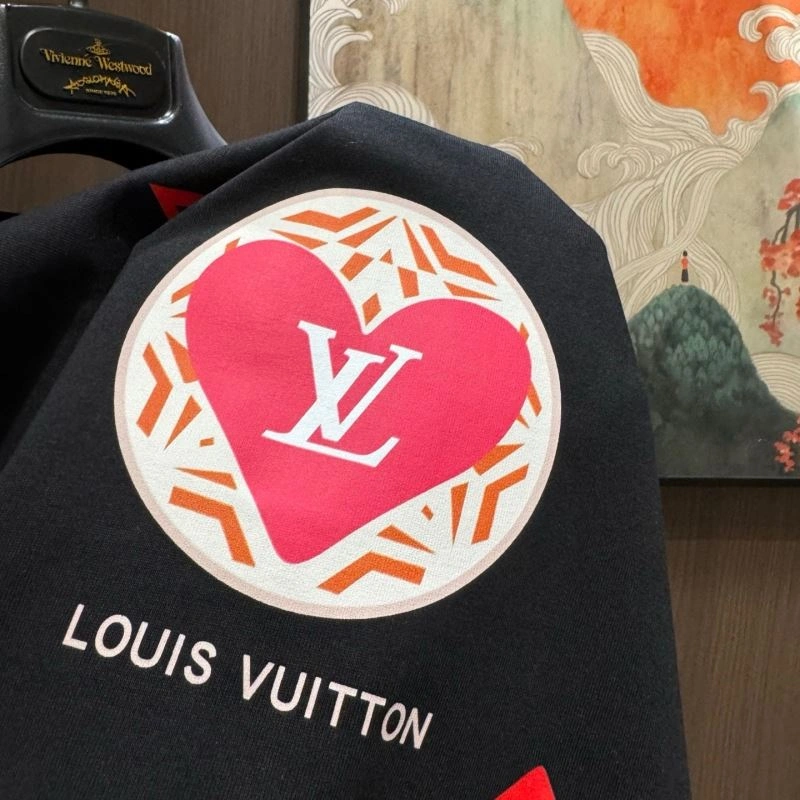 Louis Vuitton T-Shirts UrbanChic 132404