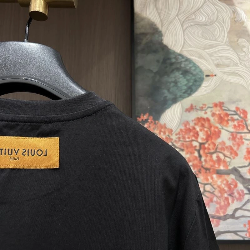 MoistureWicking Louis Vuitton T-Shirts 132421