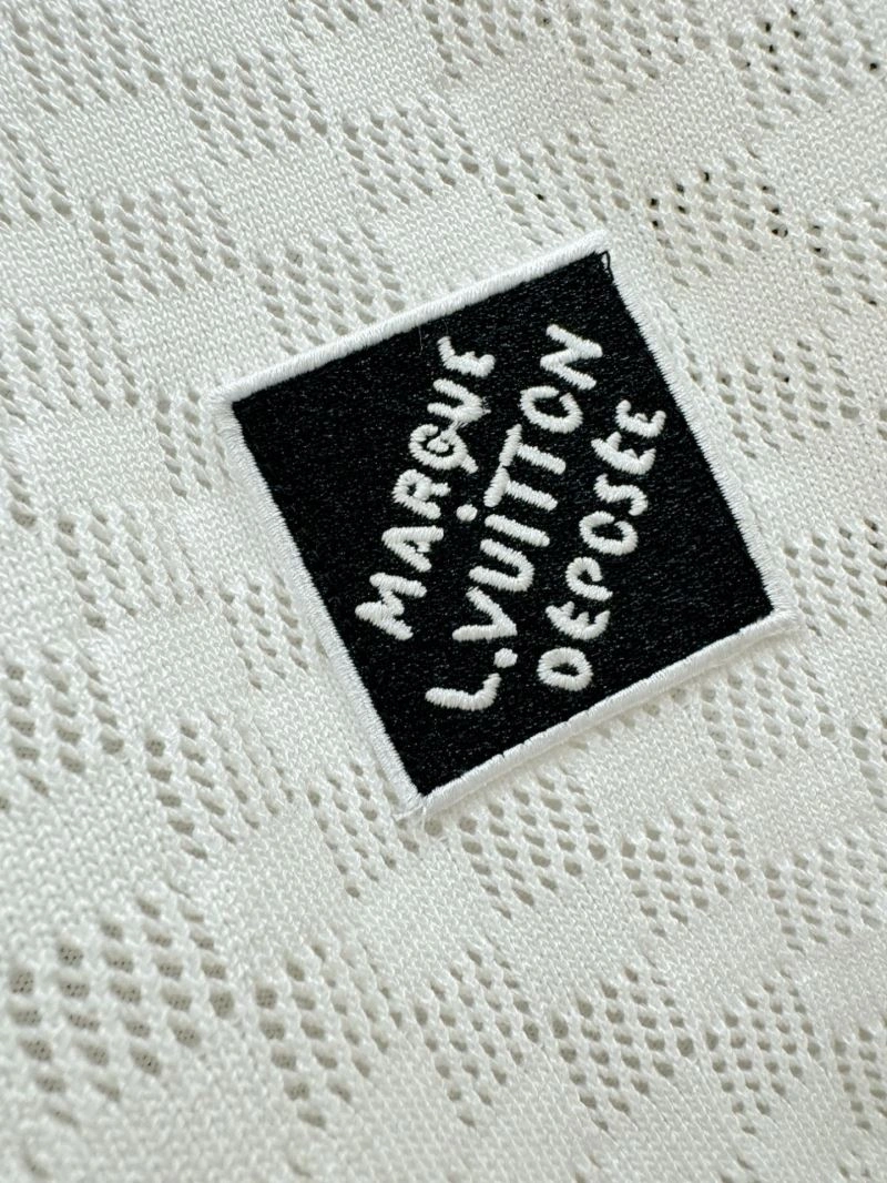 Fashionable Louis Vuitton T-Shirts 132400