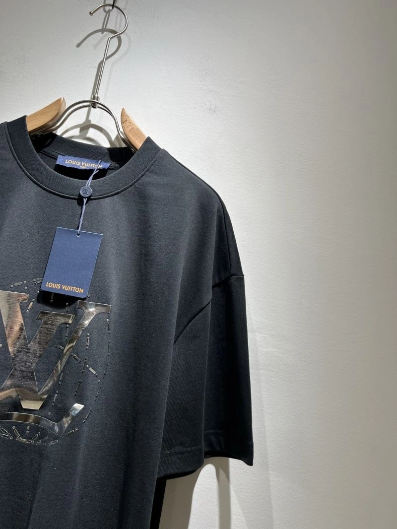 Practical Louis Vuitton T-Shirts 132386