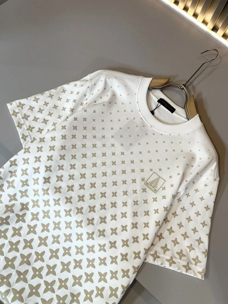 Modern Louis Vuitton T-Shirts 132373