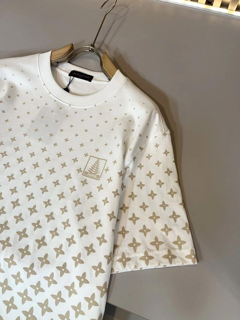 Modern Louis Vuitton T-Shirts 132373