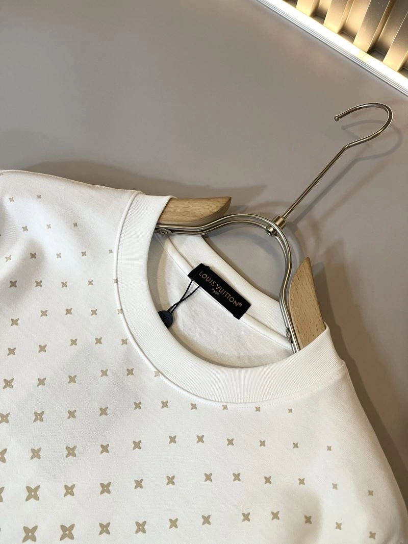 Modern Louis Vuitton T-Shirts 132373