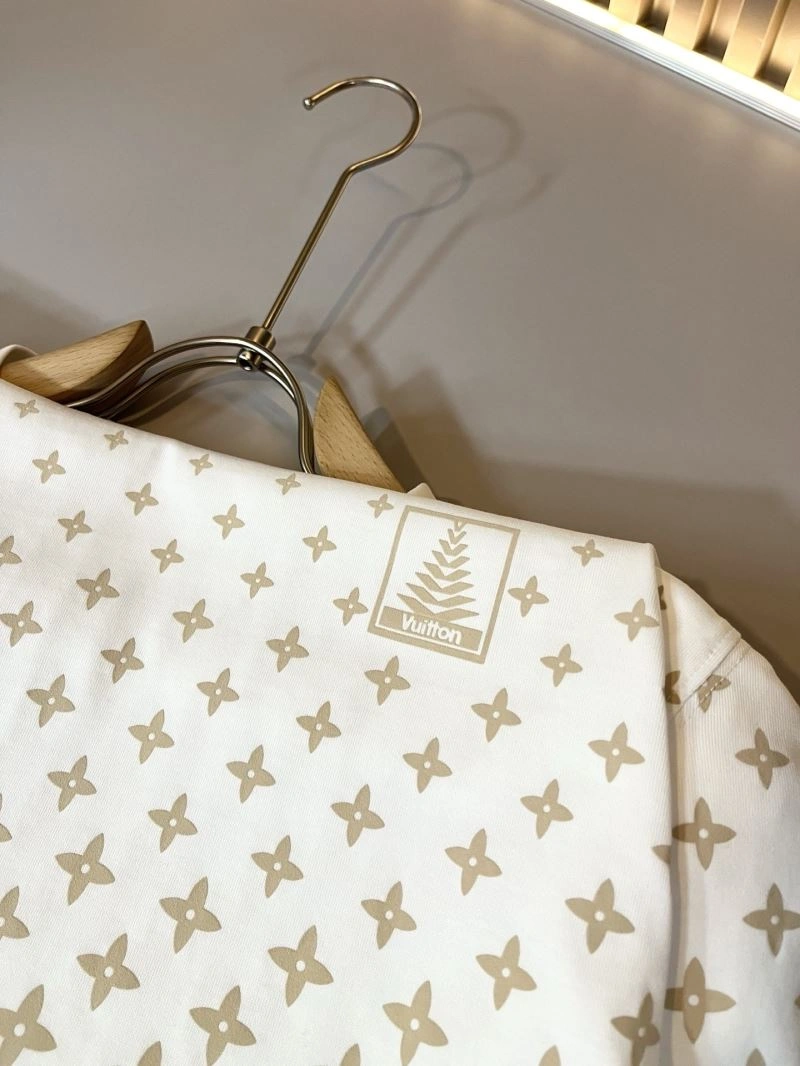 Modern Louis Vuitton T-Shirts 132373