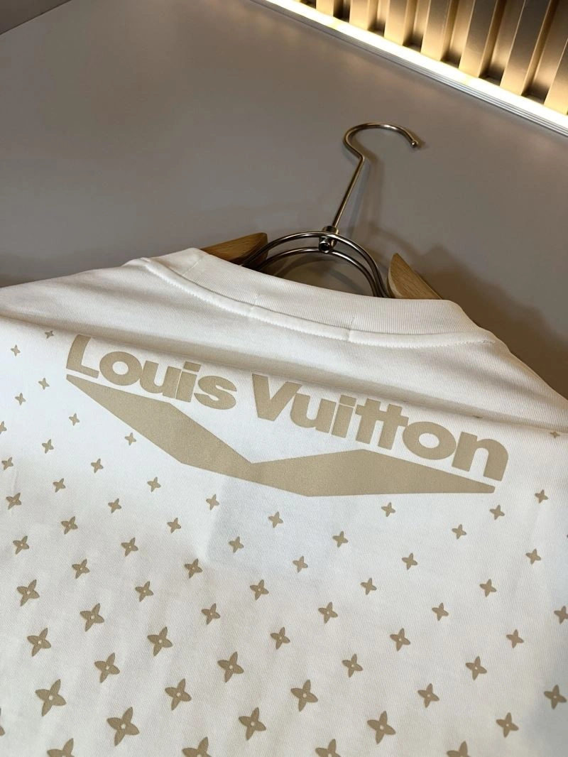 Modern Louis Vuitton T-Shirts 132373