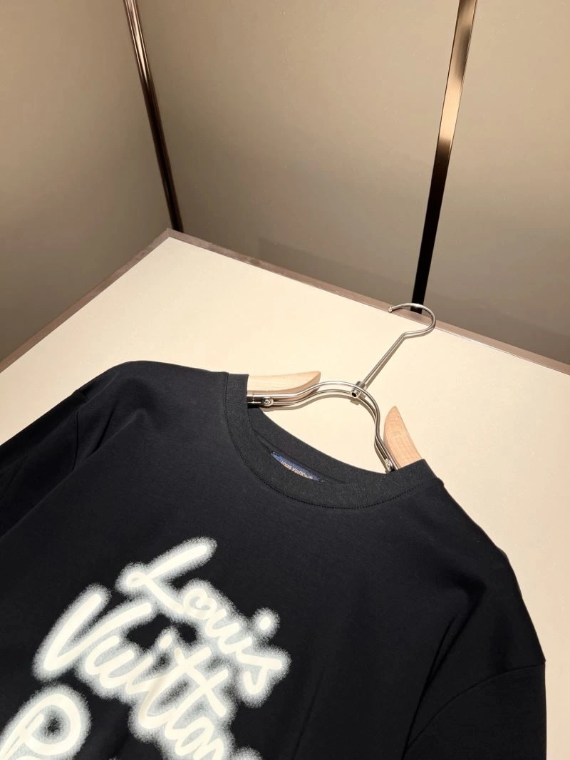 Louis Vuitton T-Shirts OnTrend 132380