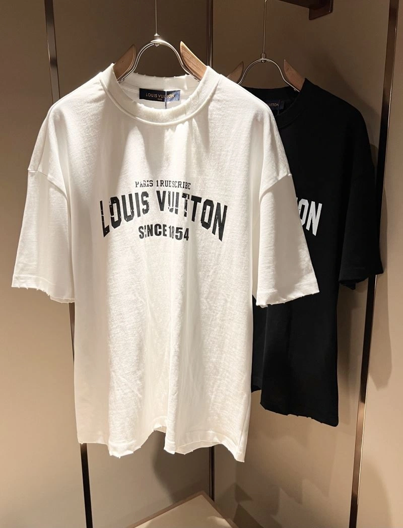 FashionForward Louis Vuitton T-Shirts 132366
