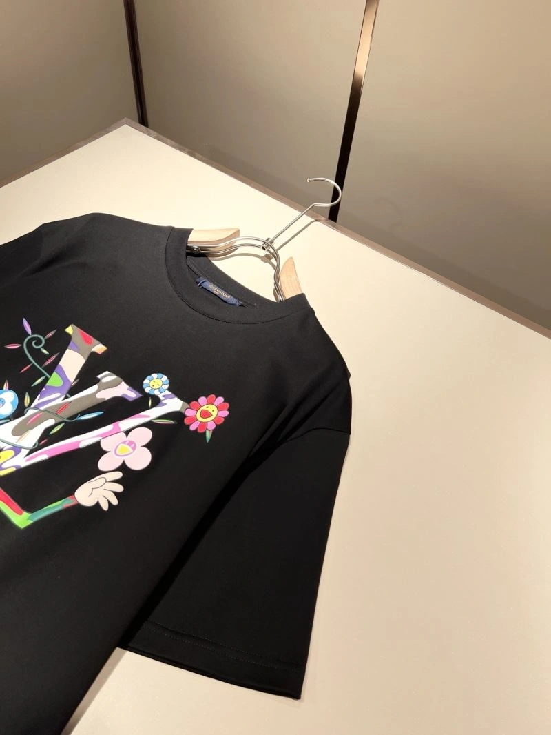 Bold Louis Vuitton T-Shirts 132379