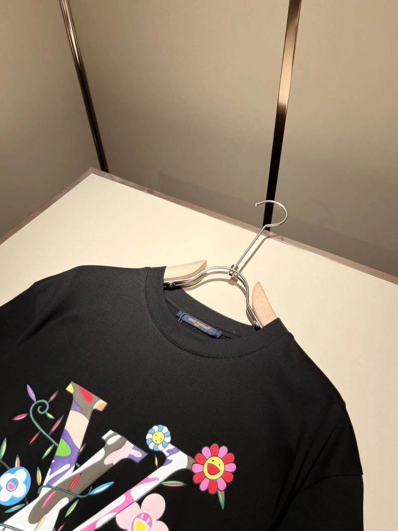 Bold Louis Vuitton T-Shirts 132379