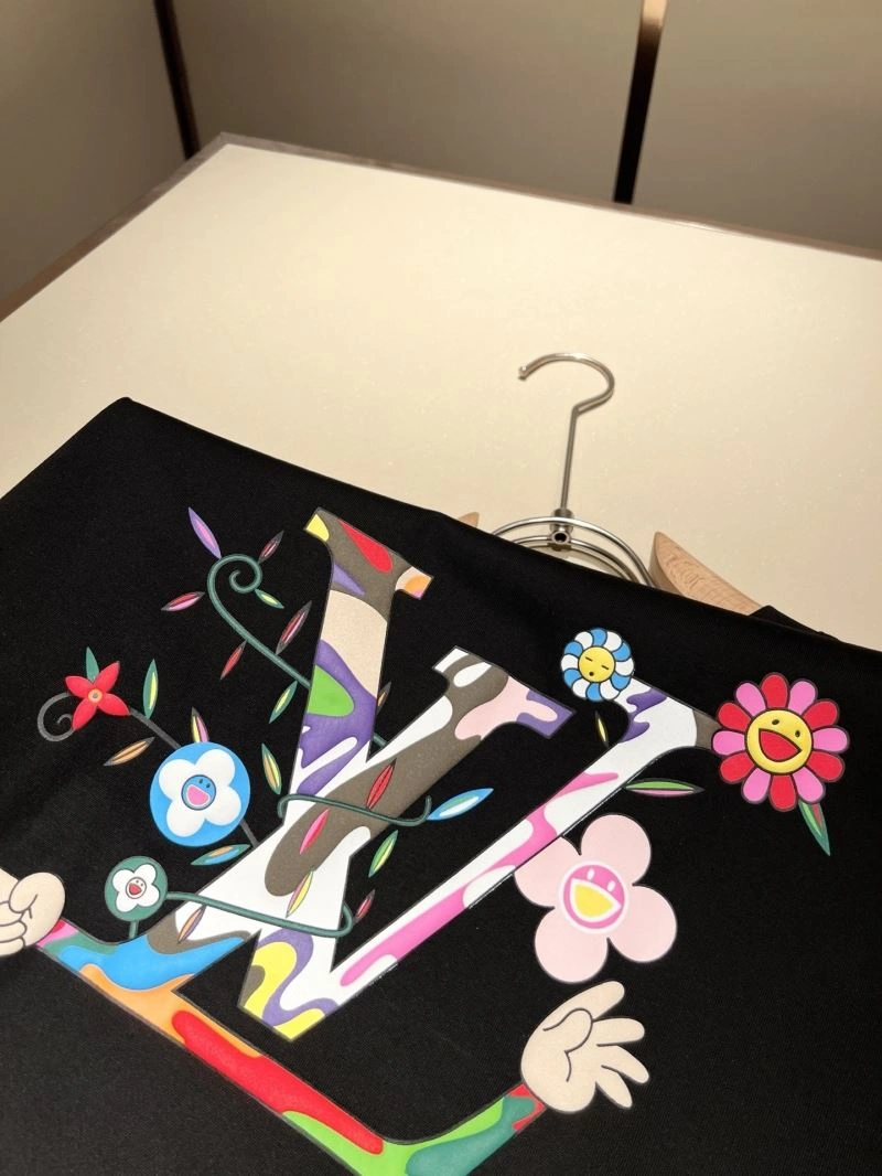 Bold Louis Vuitton T-Shirts 132379