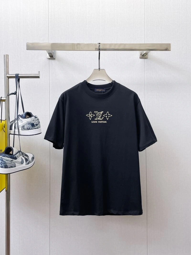 Fashionable Louis Vuitton T-Shirts 132384
