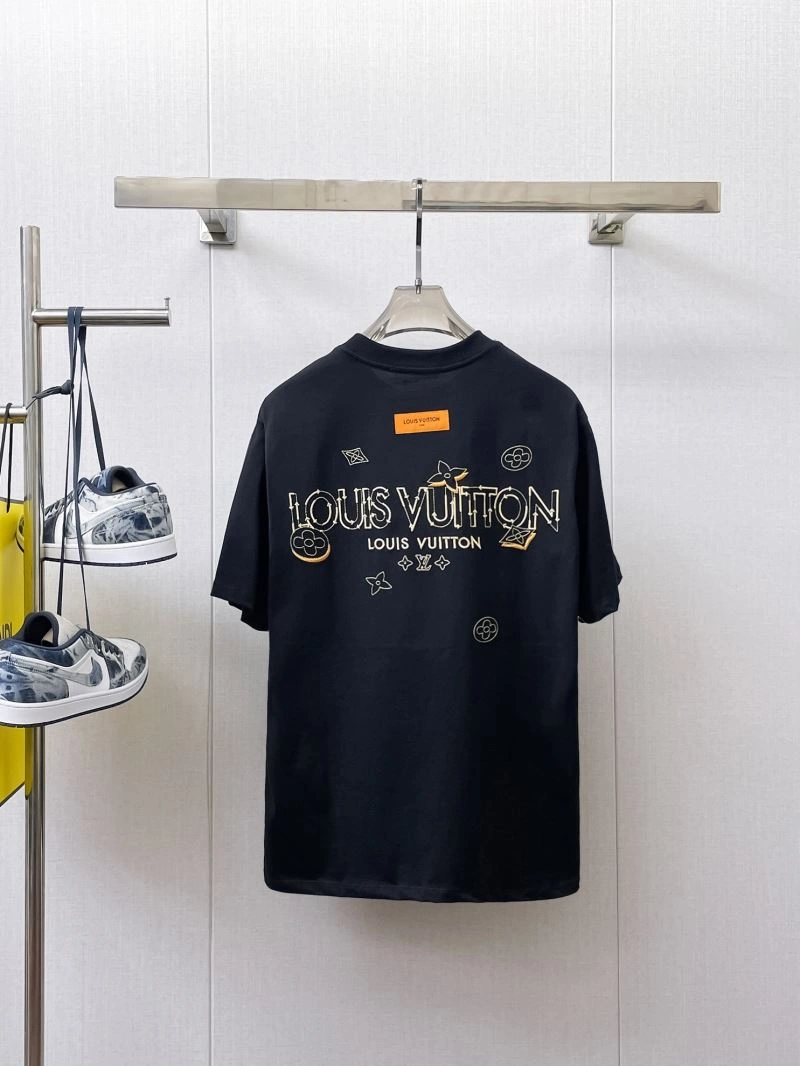 Fashionable Louis Vuitton T-Shirts 132384