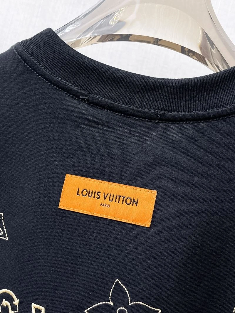 Fashionable Louis Vuitton T-Shirts 132384
