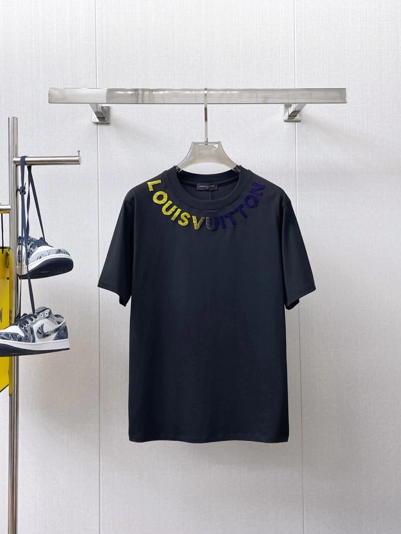 Functional Louis Vuitton T-Shirts 132370