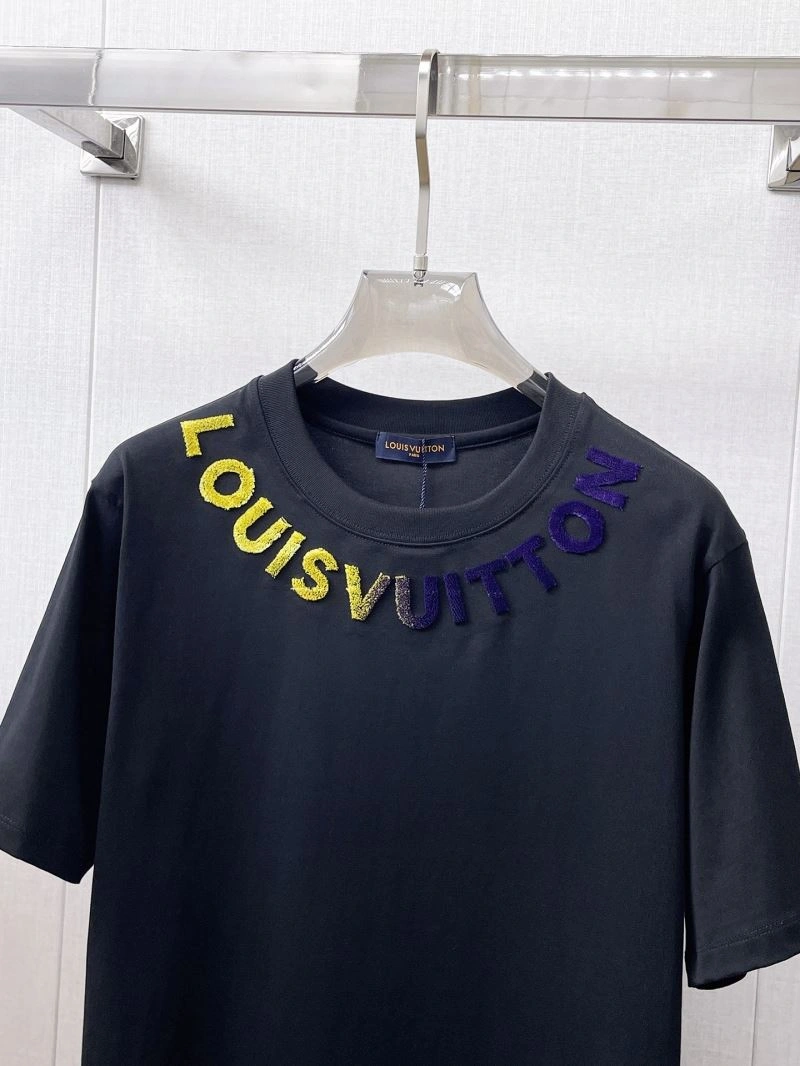 Functional Louis Vuitton T-Shirts 132370
